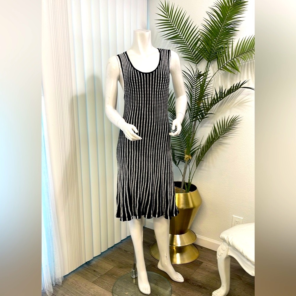 Max Studio Black and White Dress with Timeless Elegance